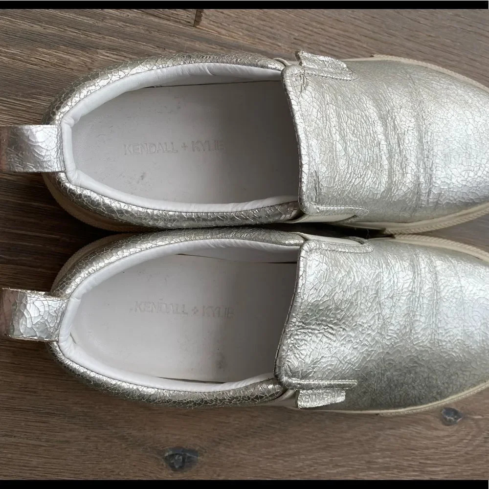 Kendall+Kylie slip on silver leather sneakers - Picture 5 of 8